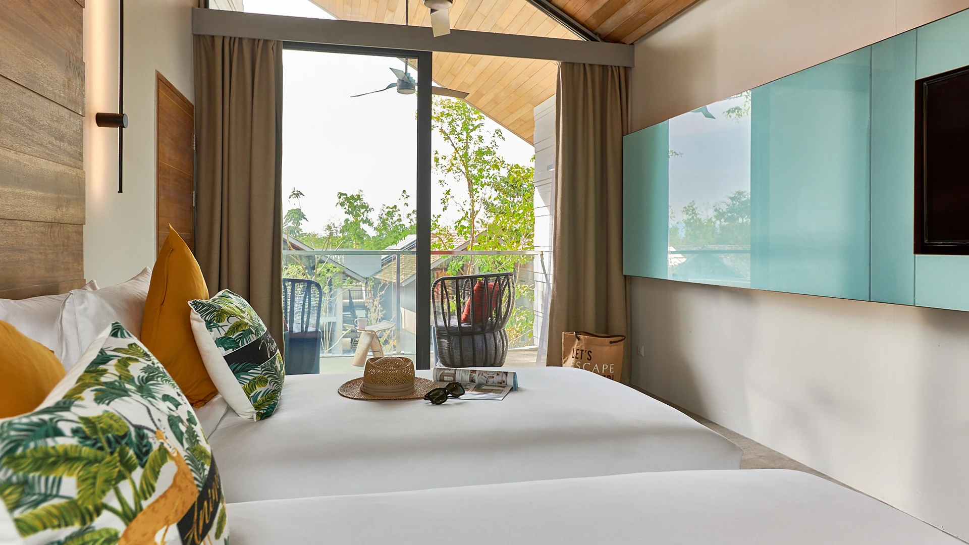 Bedroom with garden view
