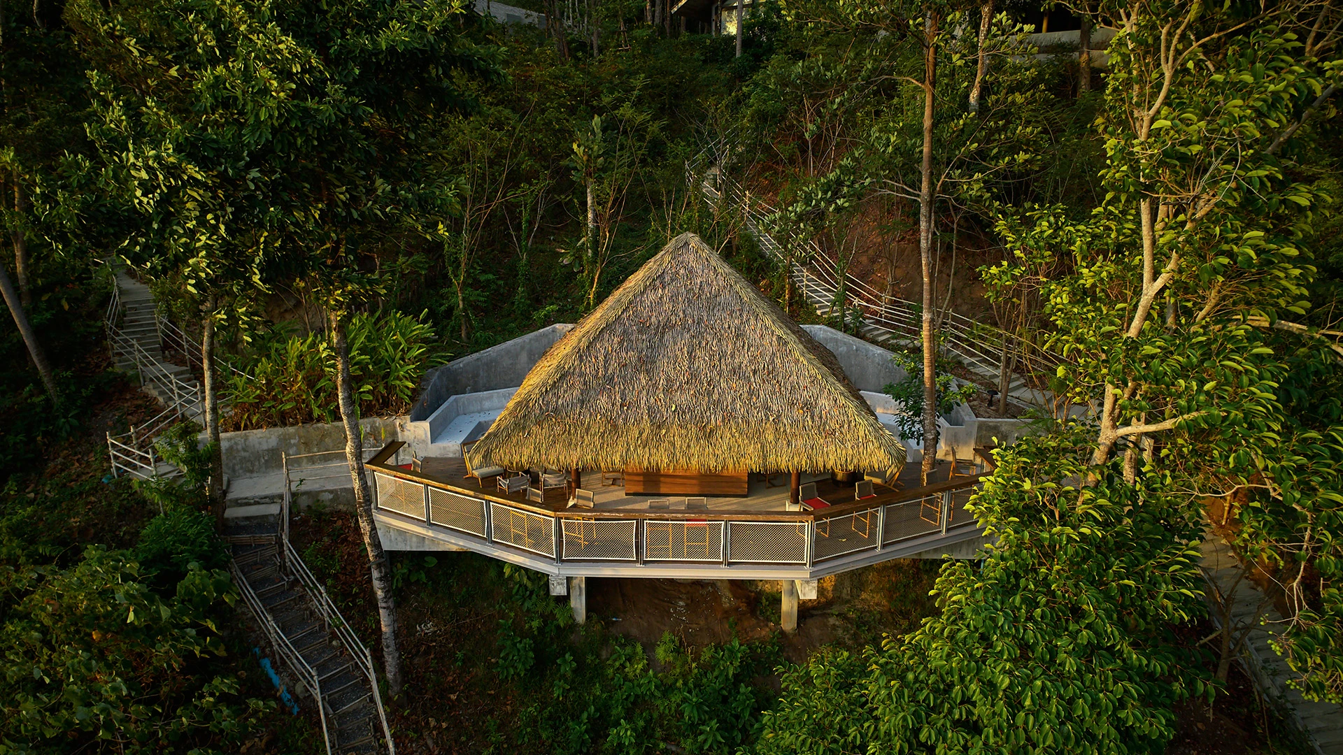 Treehouse dining at the resort